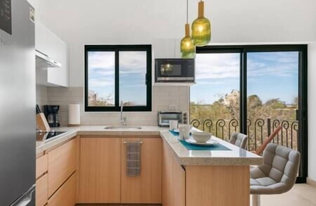 Pineda PH 301 Apartment only 2 blocks from the Malecón