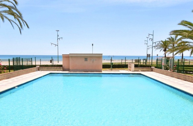 PINEDA 5 con piscina comunitaria, playa a 100m