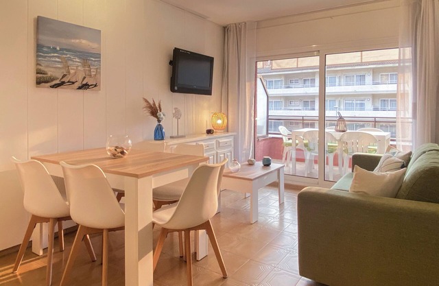 Apartamento Pineda con piscina. 2 Habitaciones en primera línea de mar.