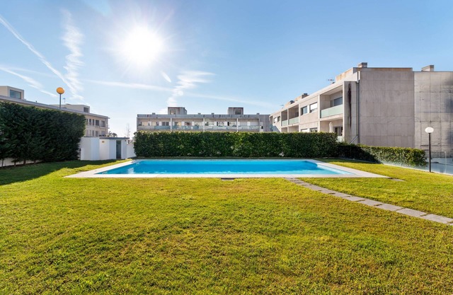 Pink Apartment - Spacious Apartment with Pool