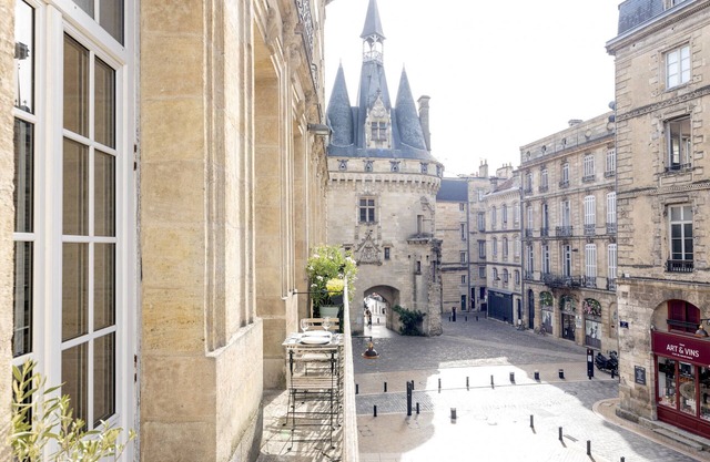 Place du Palais Centro histórico de Burdeos, balcón
