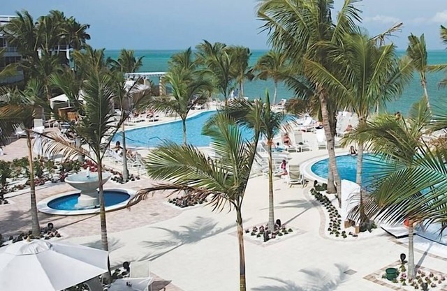 Hermosa 2BR, 2BA Villa frente al mar