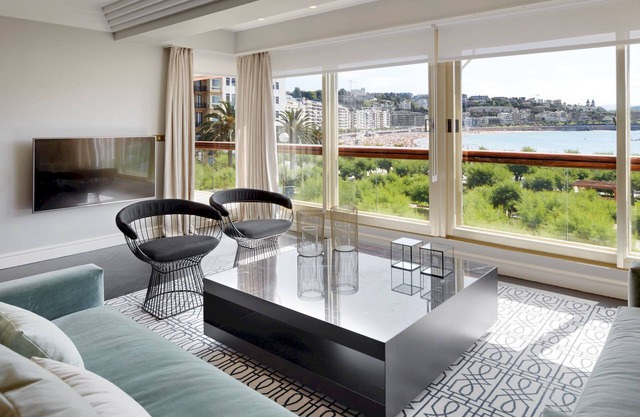 Playa de La Concha 10 by FeelFree Rentals