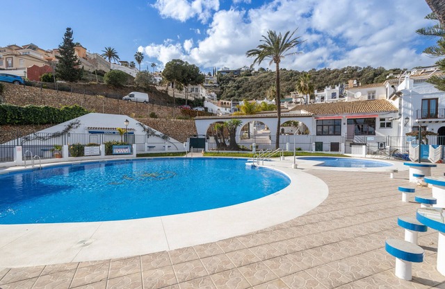 Plaza Cádiz Villa cerca de la playa con piscina compartida y Wi-Fi