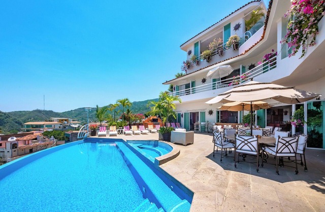 Impresionantes vistas de Vallarta, con todo el personal, piscina infinita, jacuzzi, a pie de playa, WIFI gratuito
