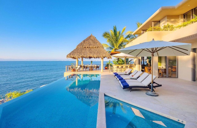 Villa moderna y lujosa, piscina climatizada, gimnasio, spa al aire libre, área de comedor al aire libre de palapa, aire acondicionado