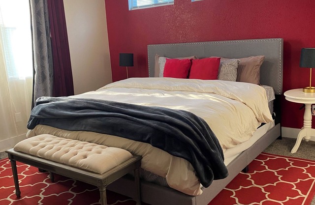 Plush Two-Story near TCU, Downtown Ft. Worth Entertainment, Restaurants
