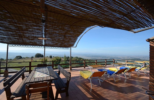 Todo a su alrededor en un abrazo de Umbría y Toscana. Piscina climatizada...