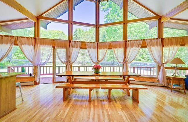 Increíble Chalet Pocono! 4BD 3BA PISCINA PRIVADA / SAUNA / CHIMENEA