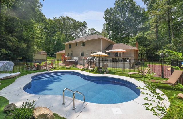 Pocono Oasis l Private Pool l HotTub l Sauna l Game Room