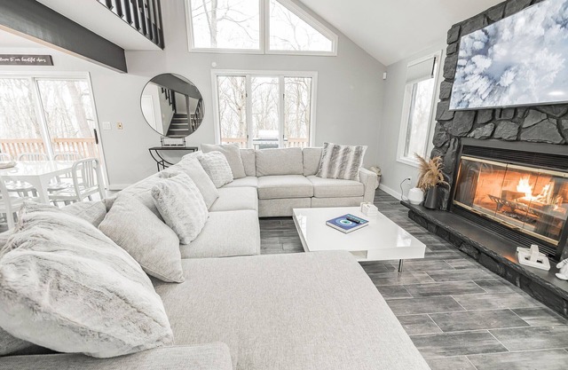 Poconos Chalet minutes from Camelback & Kalahari