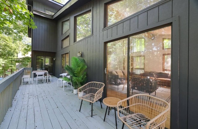 Poconos Chalet w/ private hot tub, game room, projector, lakes, pools, tennis