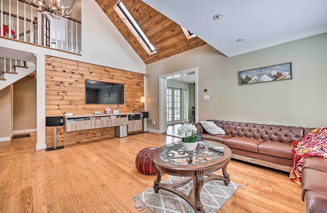 Poconos Cottage w/ Sauna ~ 10 Mi to Camelback!