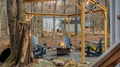 Poconos Getaway w Firepit Lake Access Near Jack Frost Big Boulder Ski