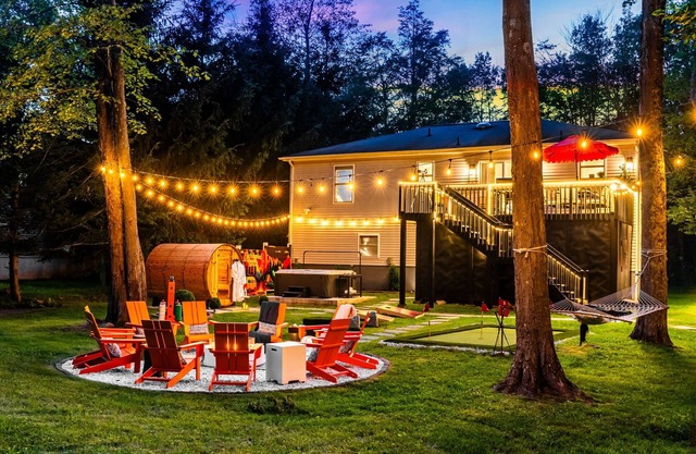 Poconos Luxury Sauna Outdoor Movie Hot Tub Bowling Mini Golf