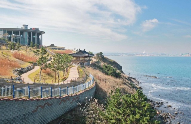 Pohang 187 and Ocean Pool Villa