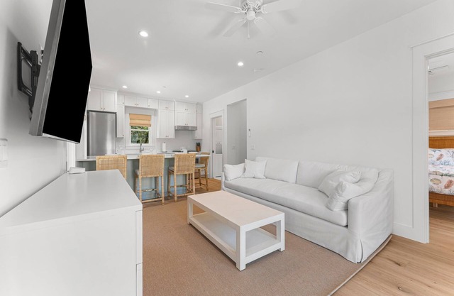 Point of View Carriage House - Close to Cabana Pool and North Barrett Square!
