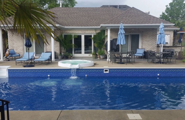 Pool House Getaway - Bañera de hidromasaje, sauna, ducha de vapor y una piscina de 50 '