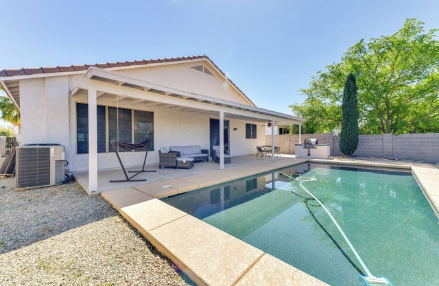 San Tan Valley Escape w/ Pool, Patio & Grill!