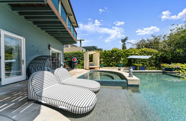 Pool side hideaway near beaches and fun!!