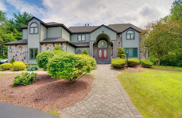 Pool + Deck: Luxury Mansion Rental in Niskayuna!