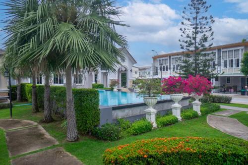 Poolfront Family House 13 Guests Near Fashion Island