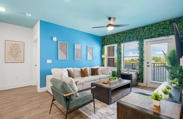 Poolside Paradise Panama DT | 3BR w/Balcony & Gym