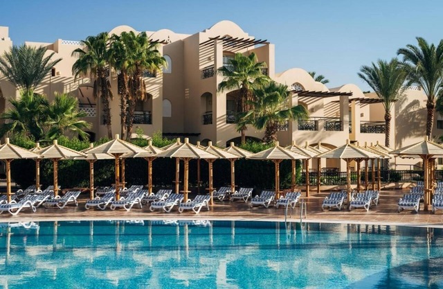 Poolside Serenity & Private Beach Access – Perfect for Families