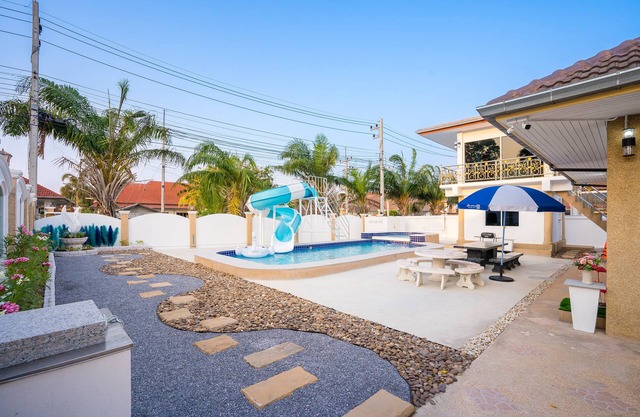 Poolvilla huahin 7 Minutes to the beach.4 bedrooms, 3 bathrooms