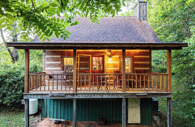 Porch Swing, Jacuzzi Tub, Wi-Fi, Dogs ok, near NP