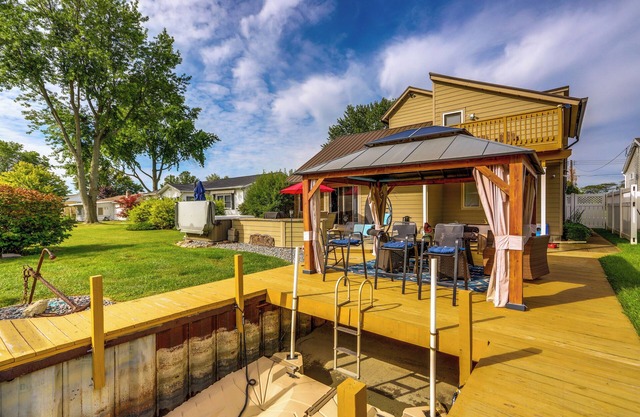 Port Clinton Home w/ Private Dock + Gazebo!