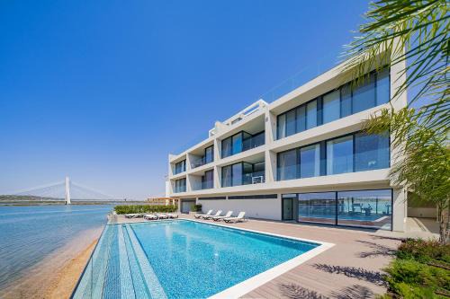 Portimão Ocean Breeze With Pool by Homing
