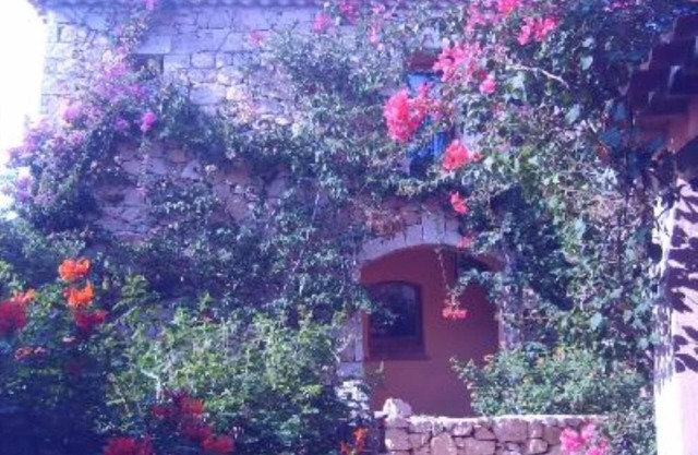 PORTO CERVO: Villa con 3 dormitorios, 2 baños, amplia terraza, piscina en condominio