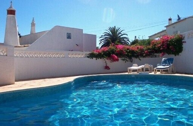 CASA NOSSI-BÉ, un oasis en el corazon de su estuche florido