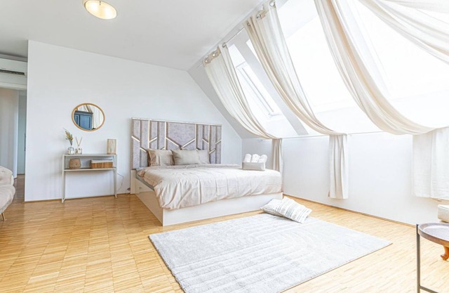 Prater Ferris Wheel & Augarten Luxury Retreat