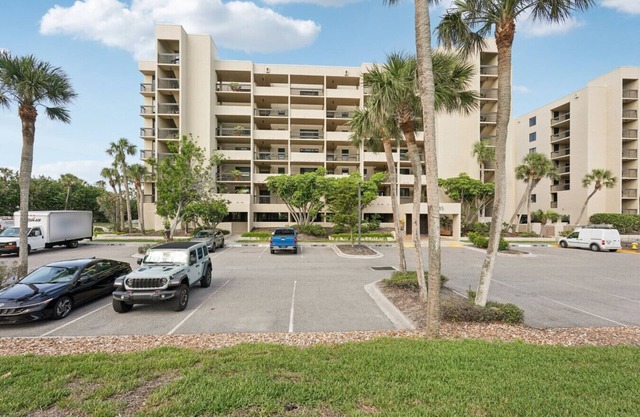 Disfrutar de maravillosas puestas de sol frente al mar directas de este condominio en Beachplace ~ Longboat Key, FL