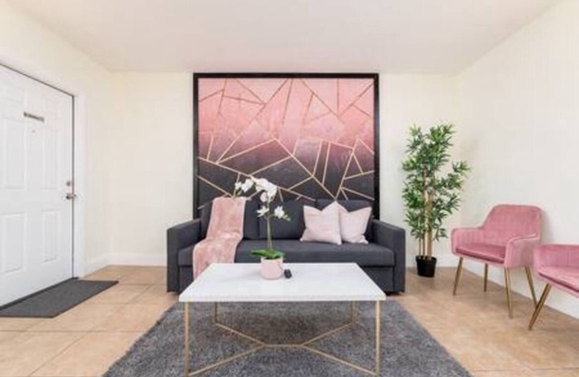 Premier 2-Bedroom Apartment in Prime Area in FLL