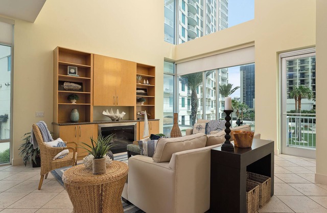 Premiere Bungalow w/private pool & hot tub on 2,000 SqFt private patio