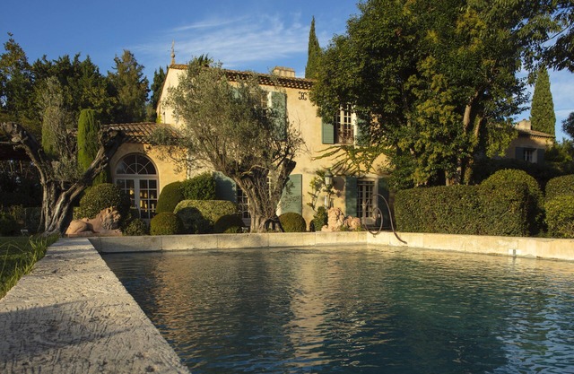 Prestigiosa finca en la Provenza en una hermosa granja de caballos con piscina