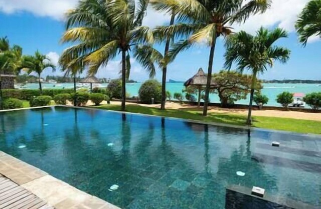 Prestigious villa beach front 3