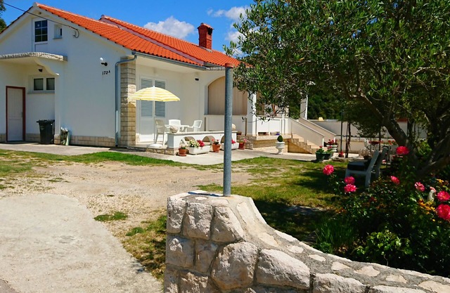 Bonito Apartamento Con Terraza, Isla Rab
