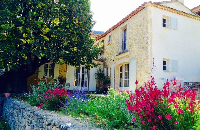 Bonita casa de campo a los pies del Luberon en Castellet.