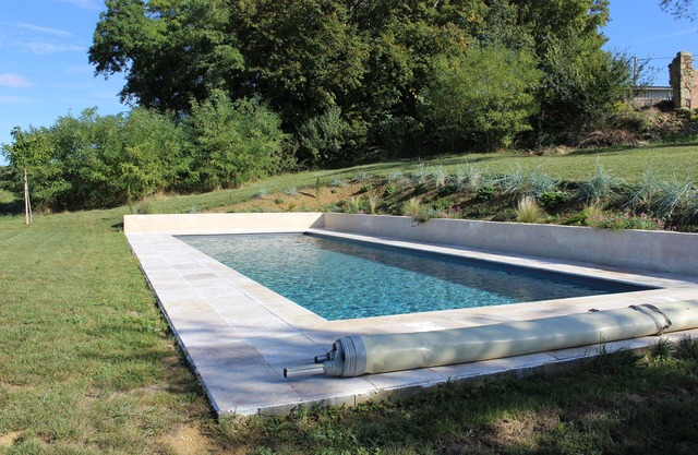 Bonita casa de campo con impresionantes vistas de los Pirineos y piscina de 12 m