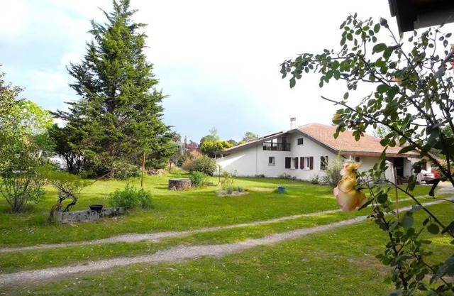 Pretty Landaise house between lake and ocean