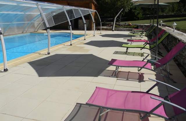 Pretty wooden houses, large swimming pool, rest assured