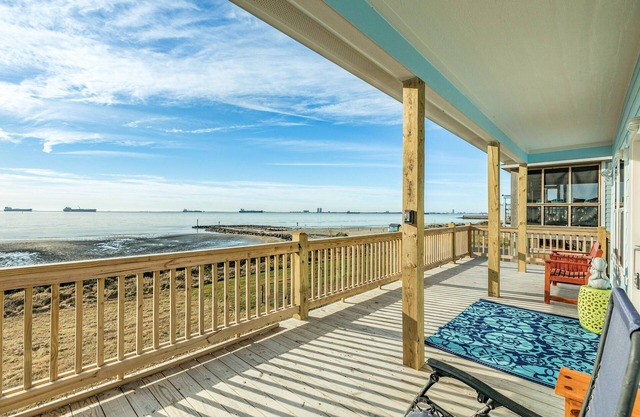 Prime | Beachfront | Large Deck | Family Fun