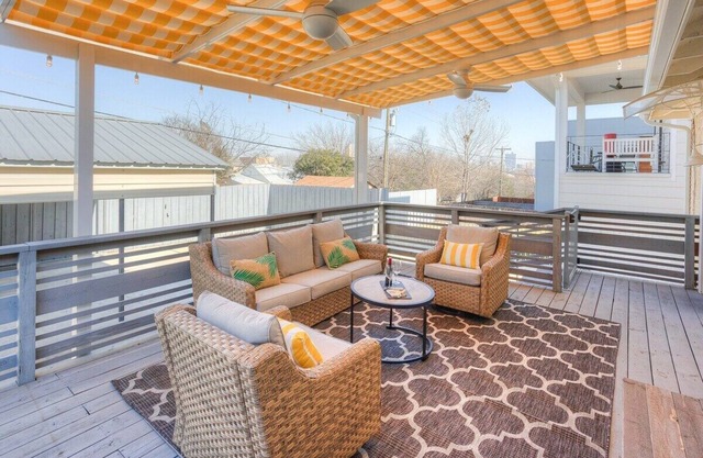 Prime Location + Hot Tub | Walk to Dickies Arena