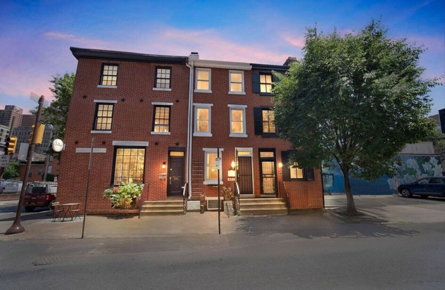 Incredible 2BR Rittenhouse Row