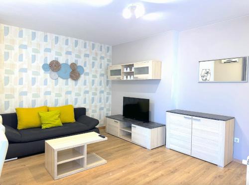 Prime Stay - Deluxe 2 Bedroom Family Apartment with Free Parking & Balcony