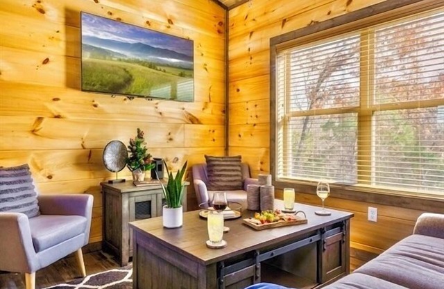 Hot Tub, Arcade & Pool Access - 4m Dollywood Pkwy